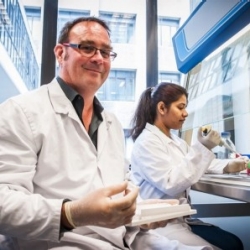 Photo of Justin O'Sullivan and Thilini N. Jayasinghe in the lab.
